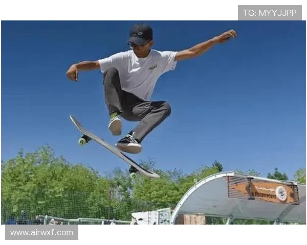 杭州极限运动队在世界滑板锦标赛中以75分稳居积分榜首位 杭州极限运动队在世界滑板锦标赛中以75分稳居积分榜首位