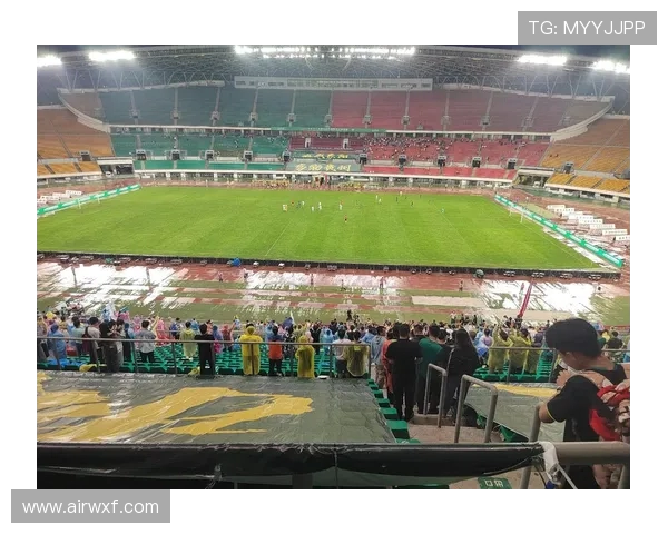 图库曼与萨米恩托的激烈对决揭示了足球的魅力与团队精神